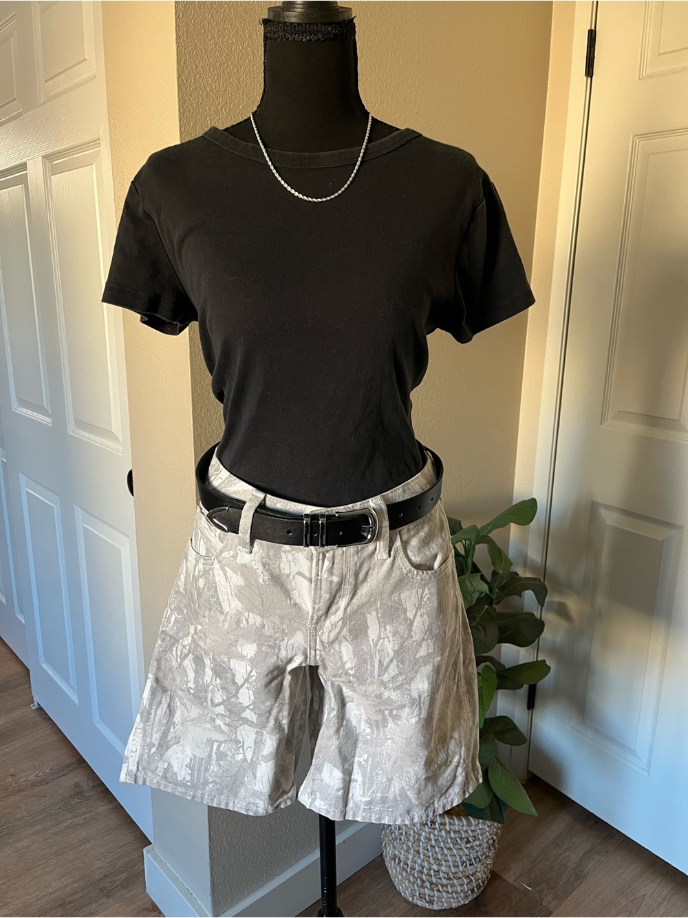 Hollister Neutral Camo Bermuda Denim jorts 00